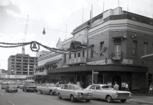 black and white photo of Burnett Lane, Brisbane City 1930